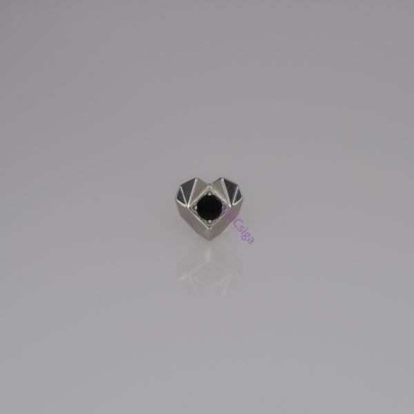 Onyx – Empátia Szív testékszer felsőrész fekete onyx kővel, geometrikus szív formában – LilaCsiga