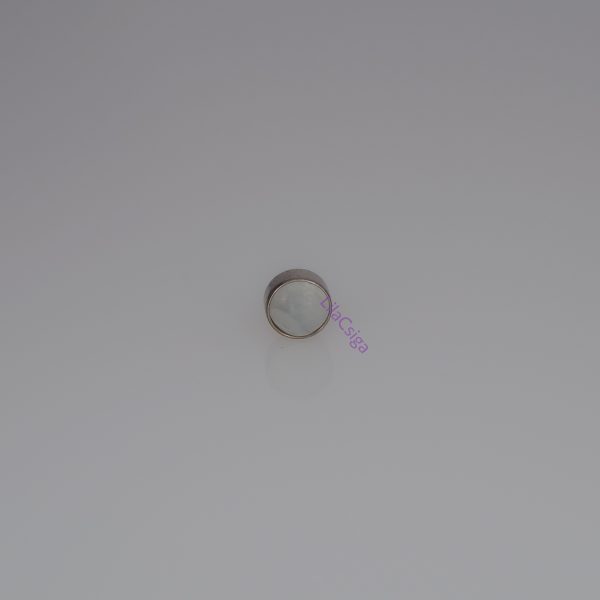 Natural Moonstone – Holdkő testékszer felsőrész természetes holdkővel, polírozott titánium foglalatban – LilaCsiga