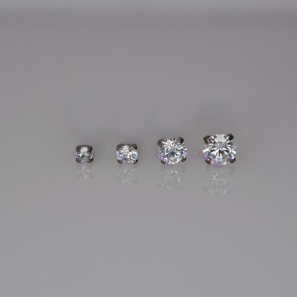 Titán piercing cserefej átlátszó kristállyal, karmos foglalat, belső menetes szárhoz