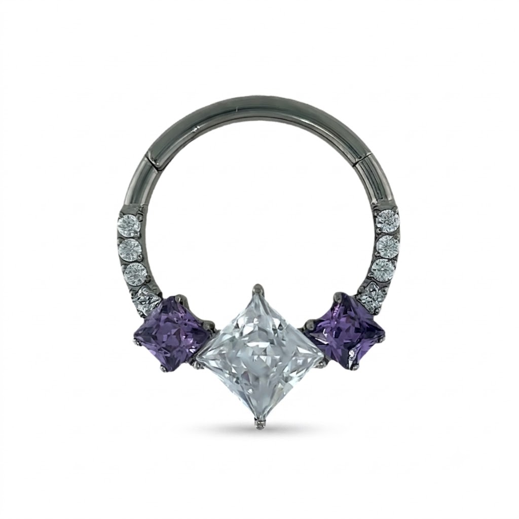Supreme Princess Cut zsanéros karika piercing, lila és fehér köves klikker 10 mm méretben.